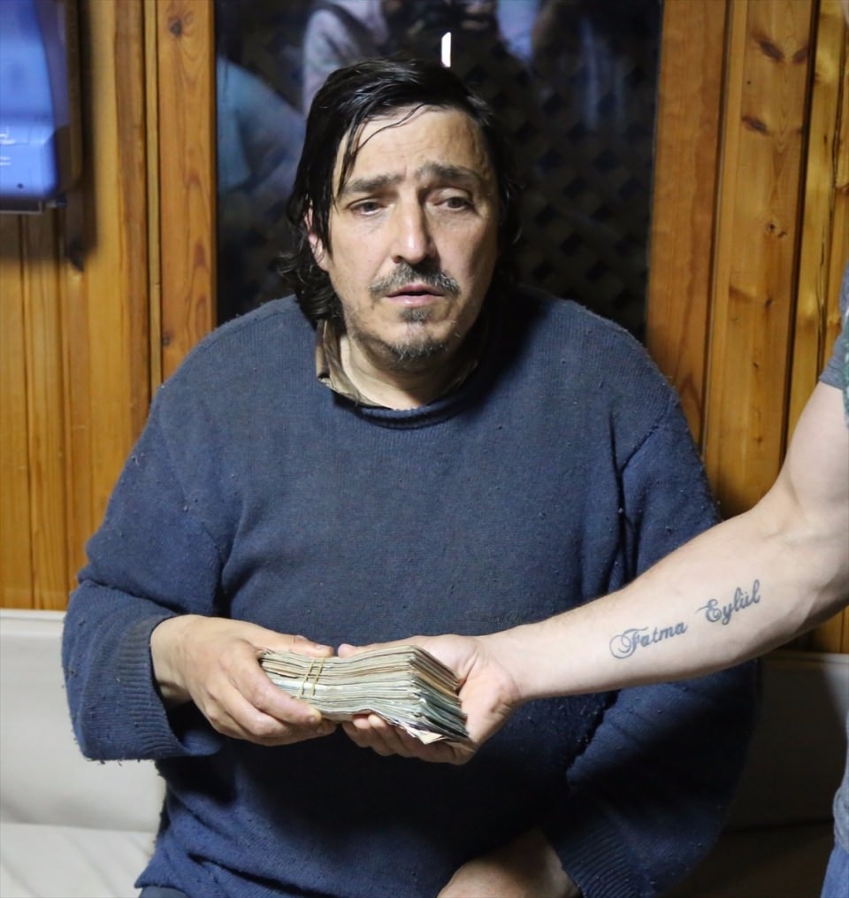 Sahtekar dilencilerin yaptığı numaraları gösteren 19 kare 60