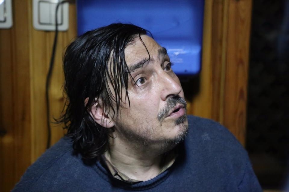 Sahtekar dilencilerin yaptığı numaraları gösteren 19 kare 64