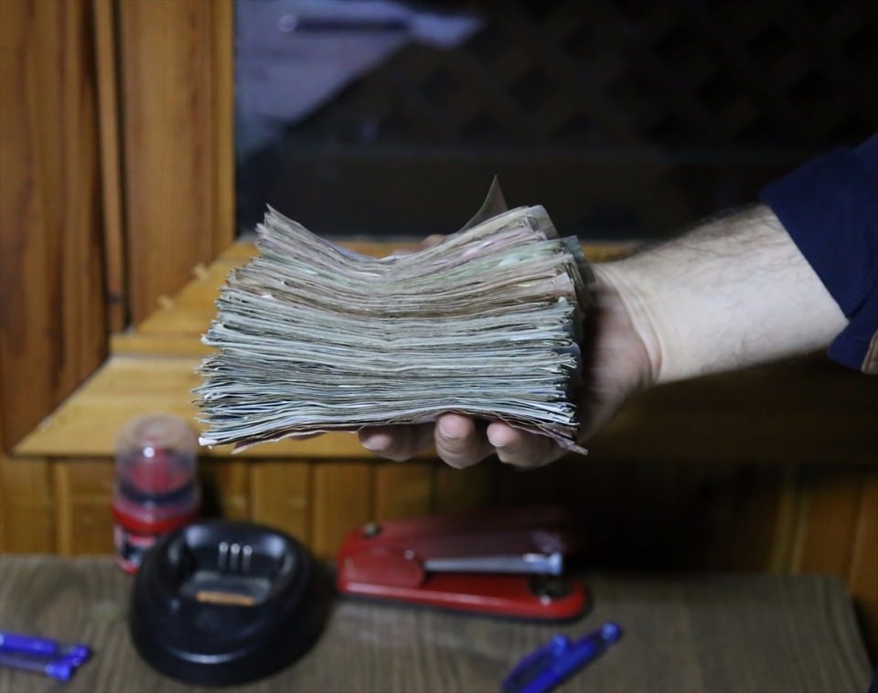 Sahtekar dilencilerin yaptığı numaraları gösteren 19 kare 66