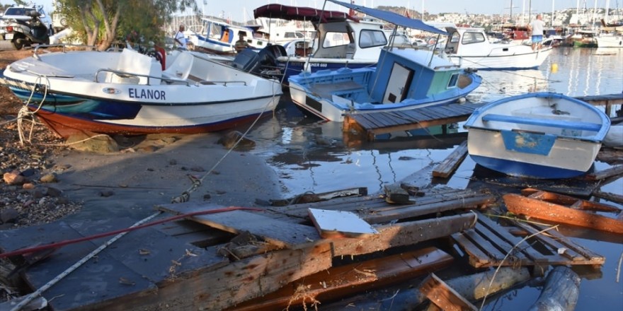 Depremin boyutu gün ağarınca ortaya çıktı
