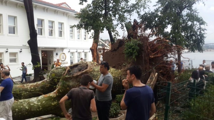 Sağanak İstanbul'u esir aldı 10