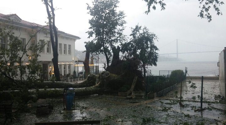 Sağanak İstanbul'u esir aldı 13