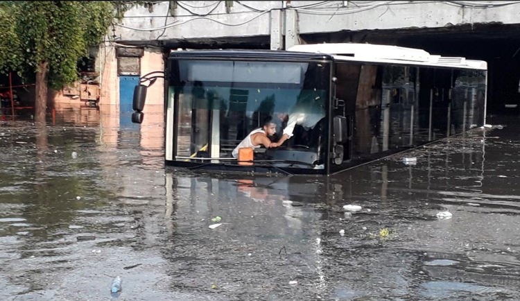 Sağanak İstanbul'u esir aldı 14