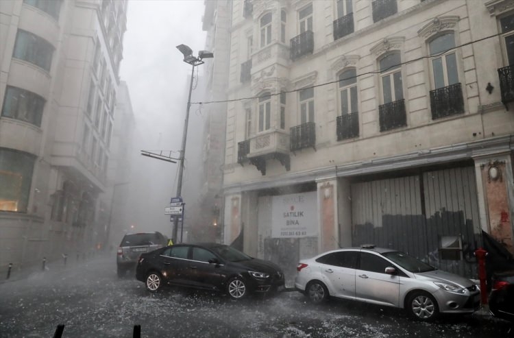 Sağanak İstanbul'u esir aldı 22
