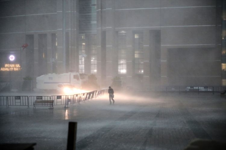 Sağanak İstanbul'u esir aldı 26