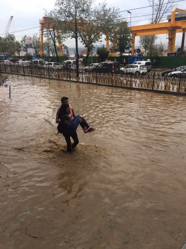 Sağanak İstanbul'u esir aldı 28
