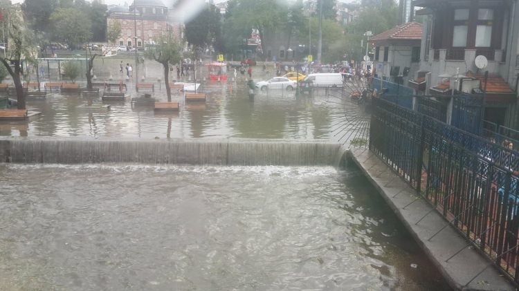 Sağanak İstanbul'u esir aldı 29