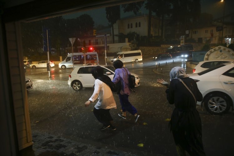 Sağanak İstanbul'u esir aldı 33