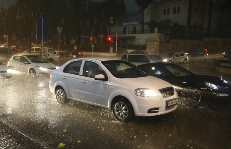 Sağanak İstanbul'u esir aldı 38