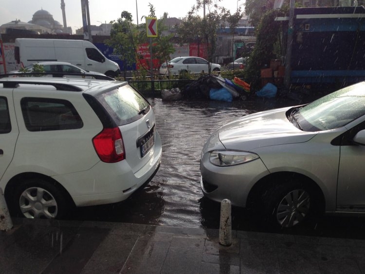 Sağanak İstanbul'u esir aldı 39