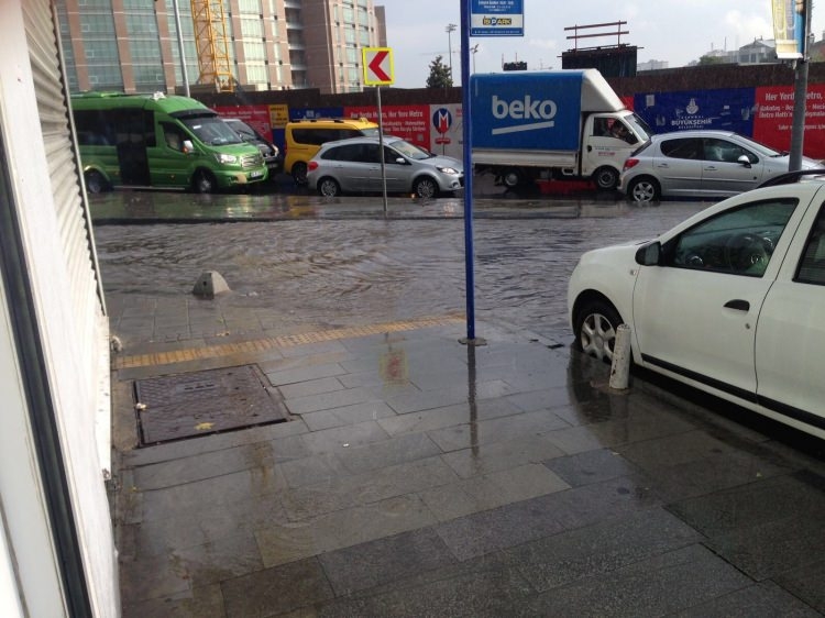 Sağanak İstanbul'u esir aldı 40