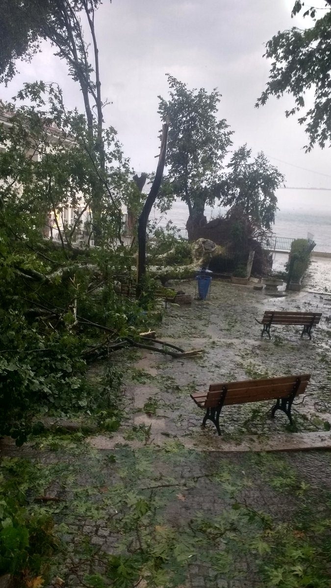 Sağanak İstanbul'u esir aldı 54