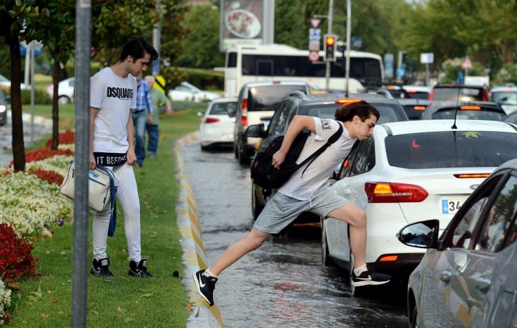 Sağanak İstanbul'u esir aldı 58