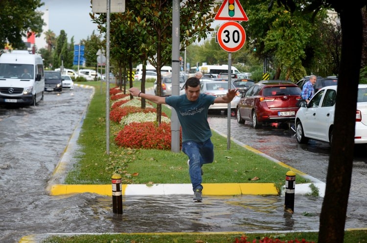 Sağanak İstanbul'u esir aldı 59