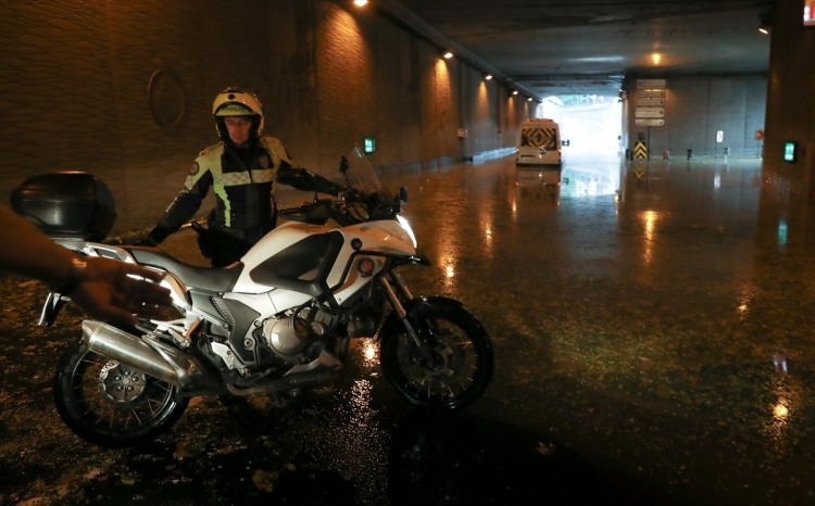 Sağanak İstanbul'u esir aldı 70