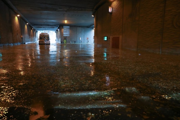 Sağanak İstanbul'u esir aldı 71