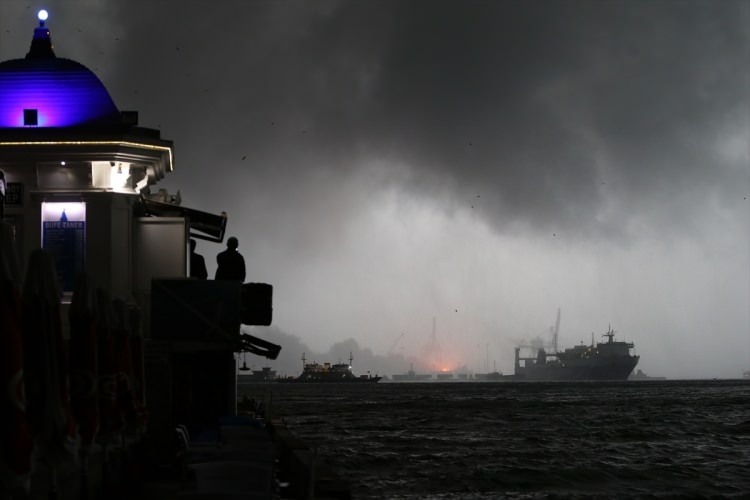 Sağanak İstanbul'u esir aldı 76