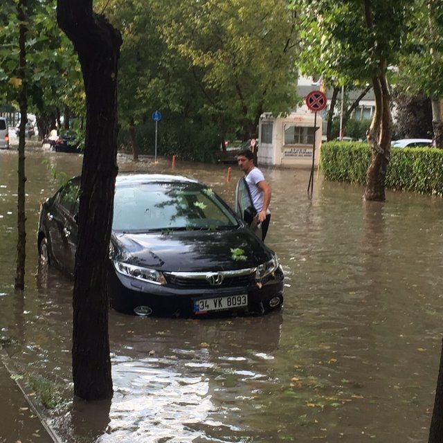 Sağanak İstanbul'u esir aldı 87