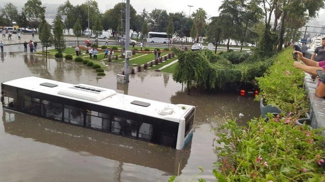 Sağanak İstanbul'u esir aldı 90