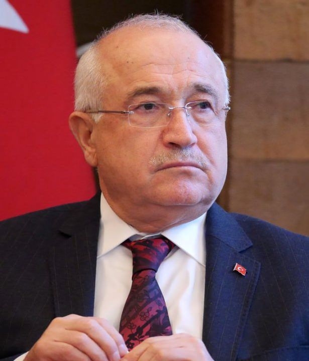 Hangi siyasetçi kaç yaşında? 23