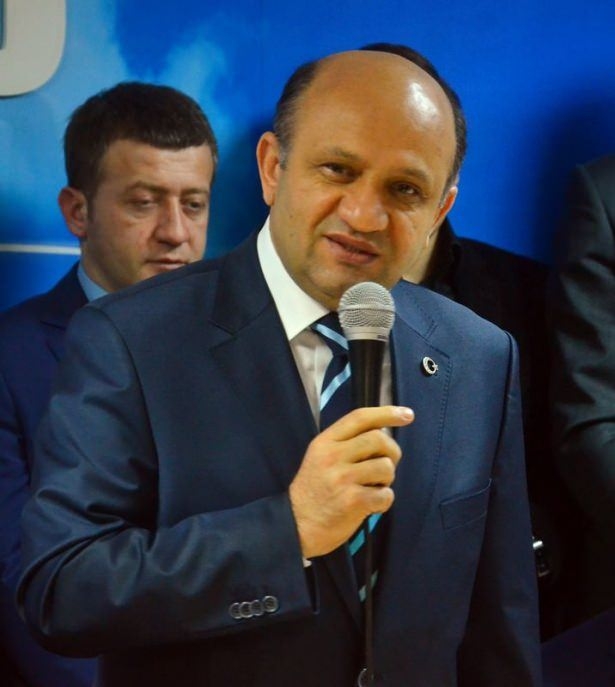 Hangi siyasetçi kaç yaşında? 36