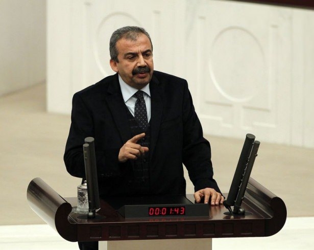 Hangi siyasetçi kaç yaşında? 39