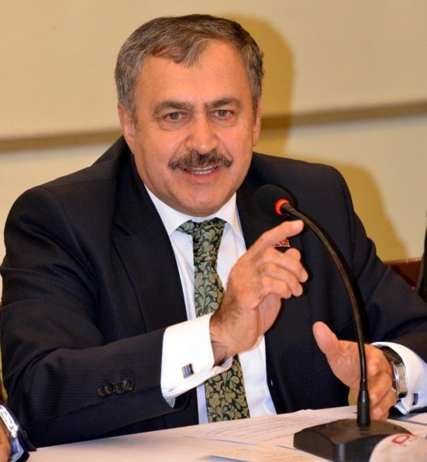 Hangi siyasetçi kaç yaşında? 40