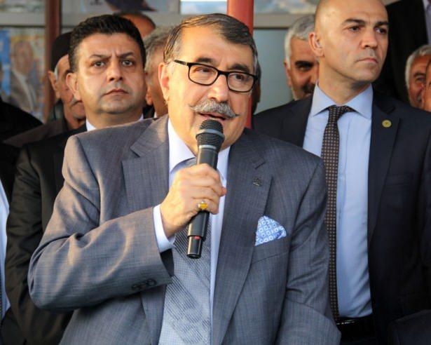 Hangi siyasetçi kaç yaşında? 45