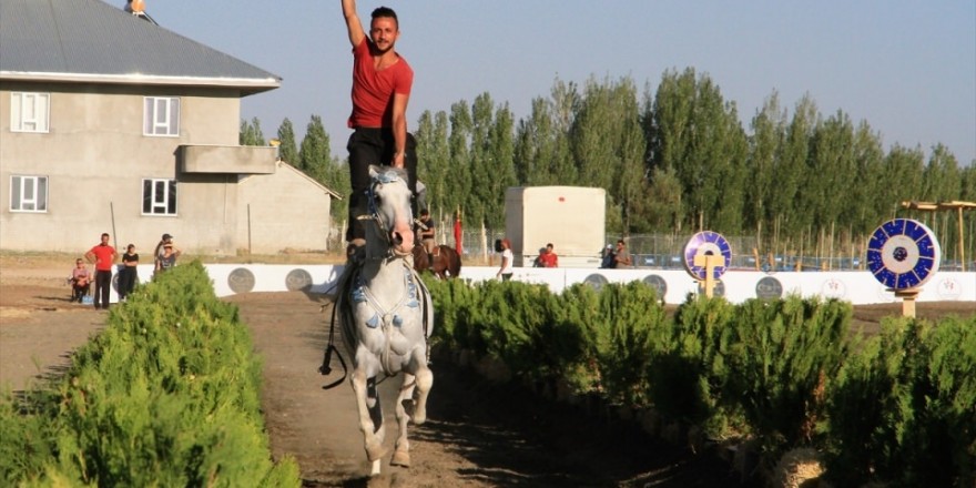 İlk gösteri 'Malazgirt'te