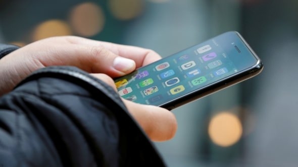 Apple üç yeni iPhone'la rakiplerini sollayacak! 36