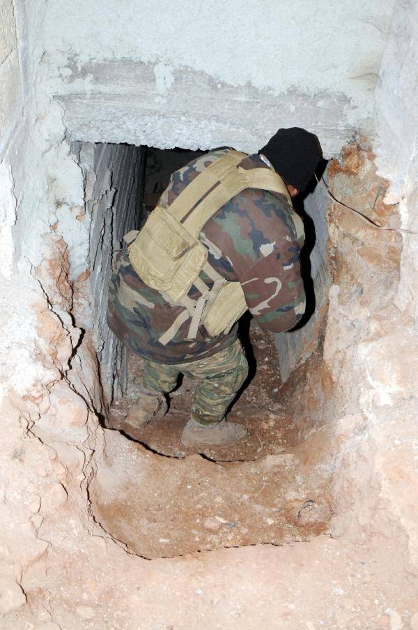PKK/YPG tüm köylere tüneller kazıp, yoldan geçenden vergi almış 14
