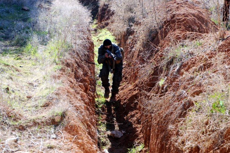 PKK/YPG tüm köylere tüneller kazıp, yoldan geçenden vergi almış 5