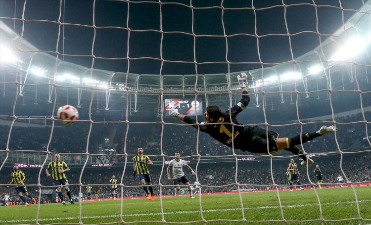 Derbide ortalık karıştı! Yumruklar konuştu 15