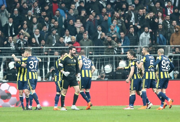 Derbide ortalık karıştı! Yumruklar konuştu 16