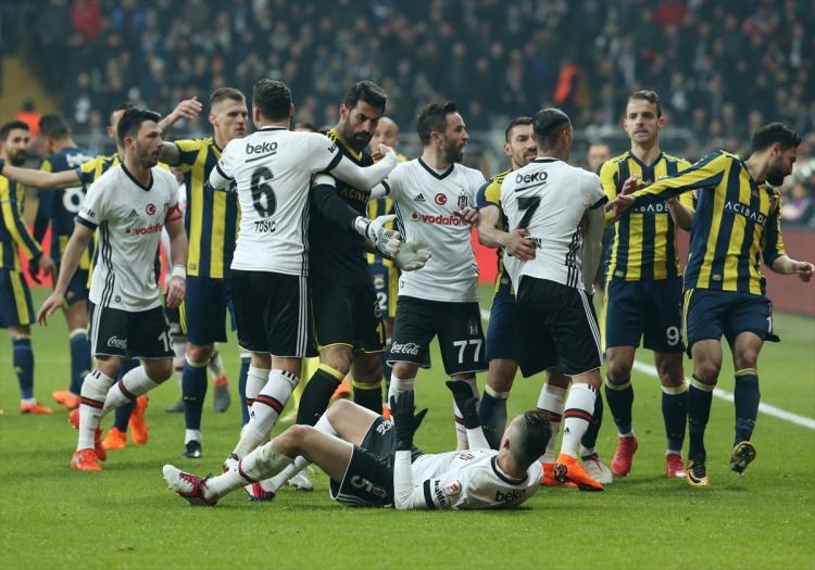 Derbide ortalık karıştı! Yumruklar konuştu 7