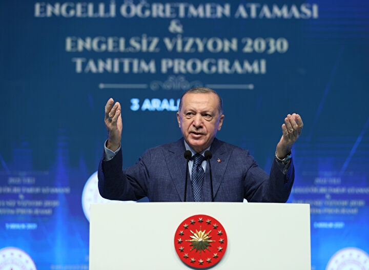 Cumhurbaşkanı Erdoğan, engelli gencin elini öperek karşılık verdi 1