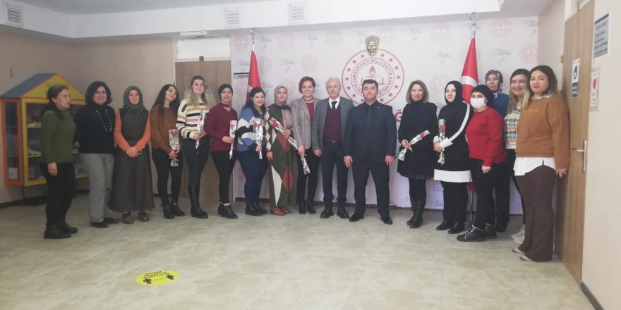 TES Ankara 3 No’lu Şube, 8 Mart'ta Okullarda Kadın Çalışanların Yan
