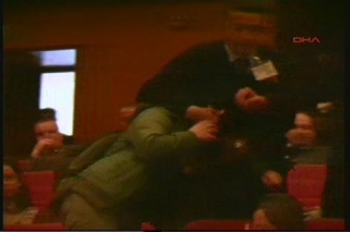 Haşim Kılıç'a yumurtalı protesto 2