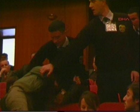 Haşim Kılıç'a yumurtalı protesto 3