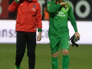 Kaleci Onur gözyaşlarını tutamadı