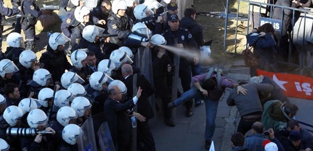 Ankara'da göstericilere polis müdahalesi 1