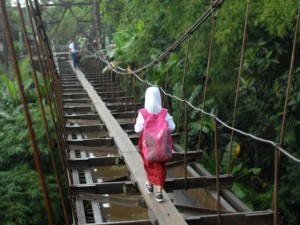 Tehlikeli okul yolculuğu