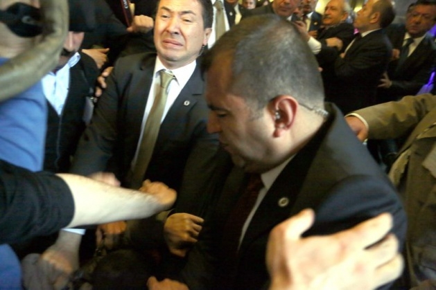 Kemal Kılıçdaroğlu'na yumruklu saldırı 11
