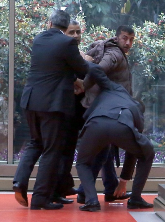 Kemal Kılıçdaroğlu'na yumruklu saldırı 19