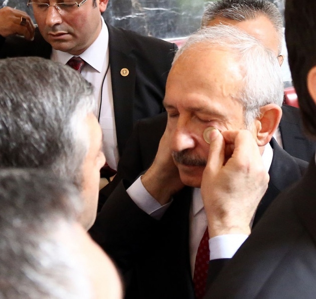 Kemal Kılıçdaroğlu'na yumruklu saldırı 4