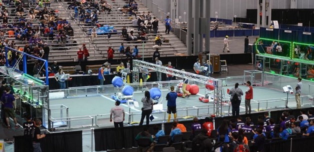 Liseli mucitler robotlarını yarıştırdı 1