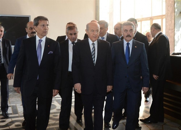 Meclis'te yumruk önlemi 10