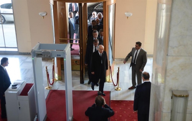 Meclis'te yumruk önlemi 11