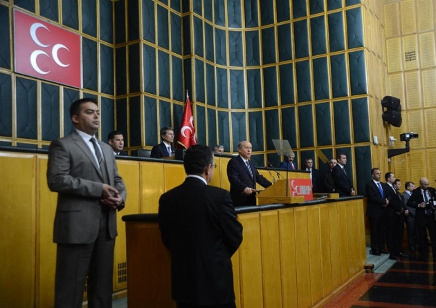 Meclis'te yumruk önlemi 12