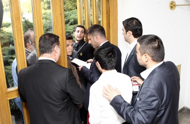 Meclis'te yumruk önlemi 9